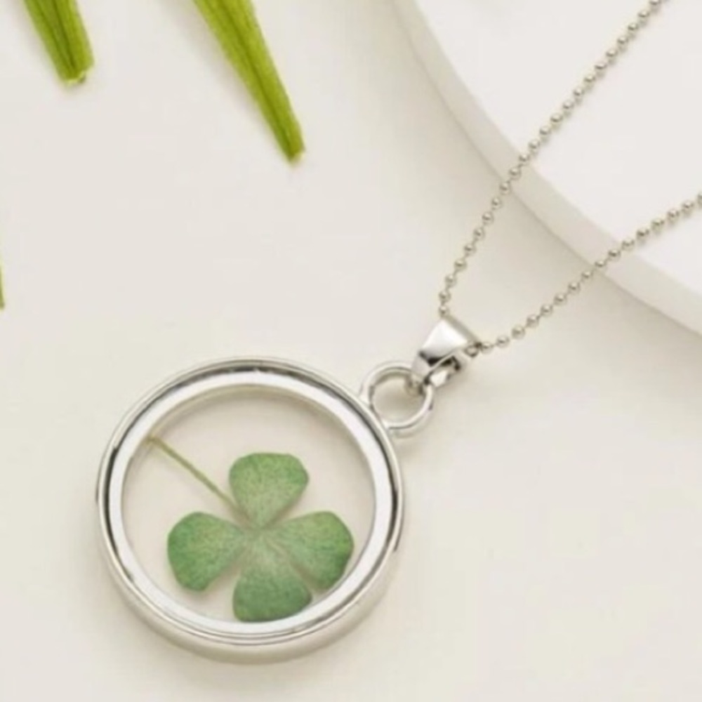 Clover Pendant Necklace